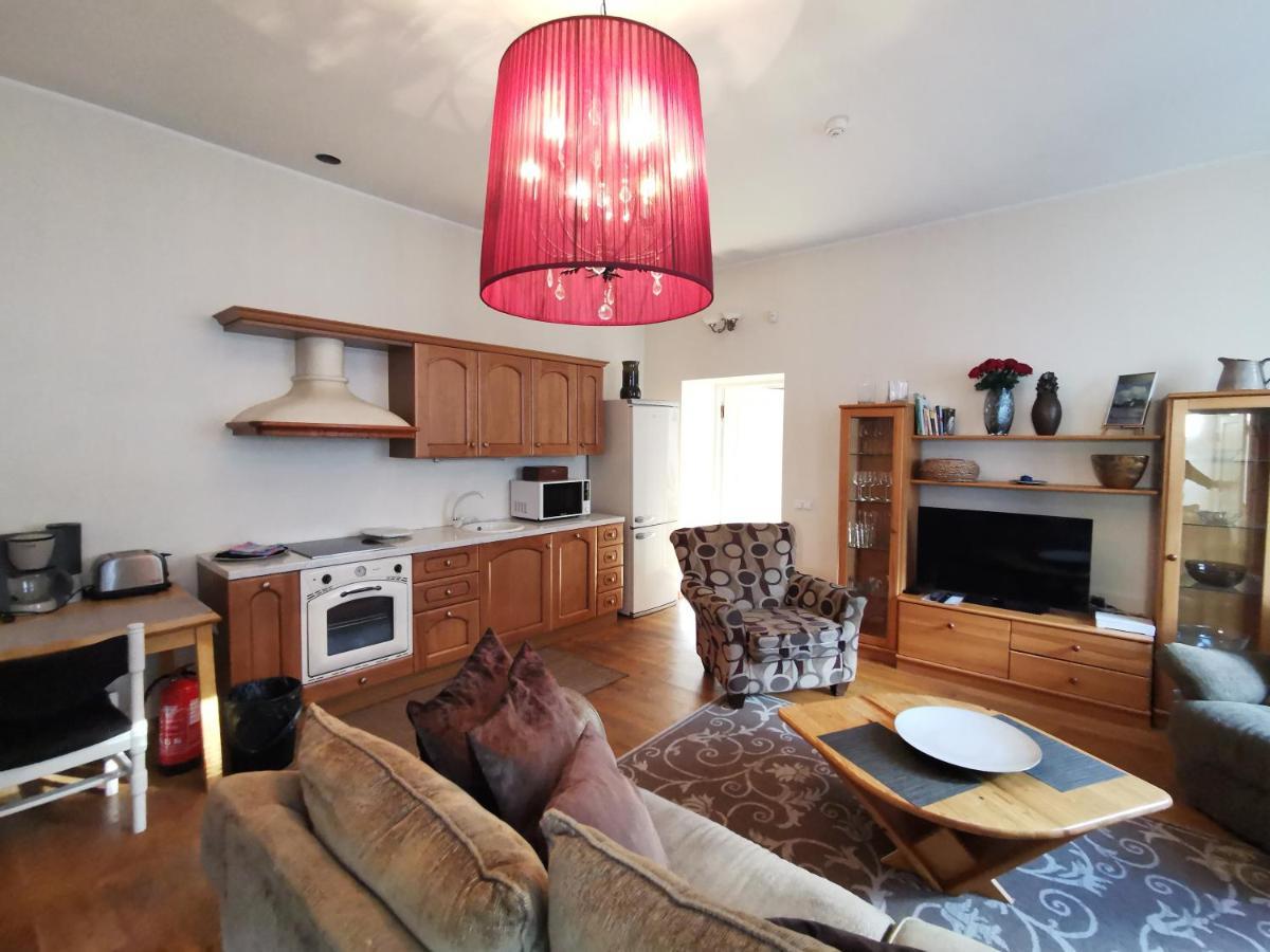 โฮลด์เฮาส์ อพาร์ตเมนต์ Apartment ทาลลินน์ ภายนอก รูปภาพ