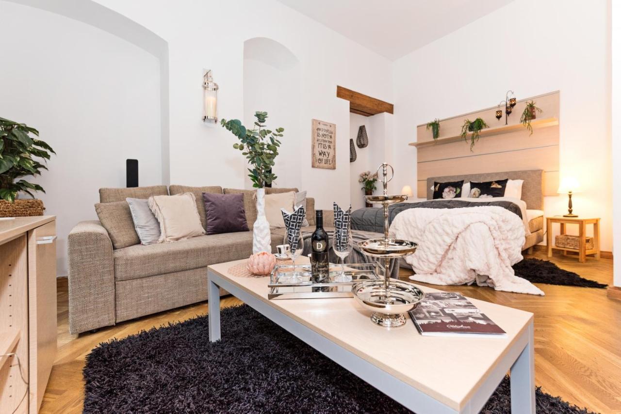 โฮลด์เฮาส์ อพาร์ตเมนต์ Apartment ทาลลินน์ ภายนอก รูปภาพ