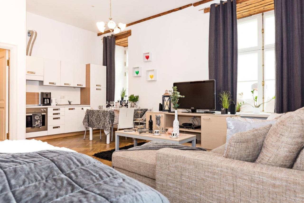 โฮลด์เฮาส์ อพาร์ตเมนต์ Apartment ทาลลินน์ ภายนอก รูปภาพ