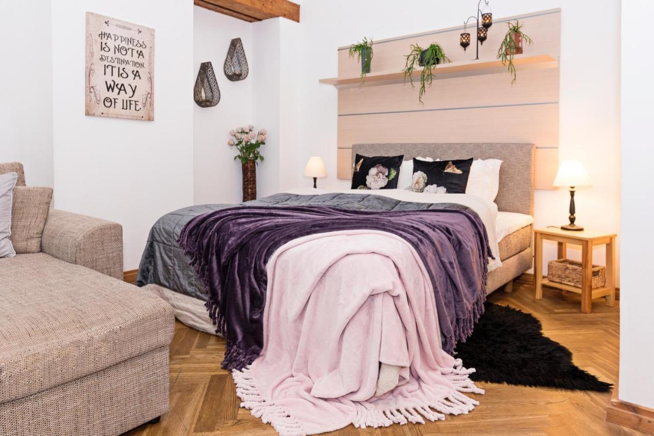 โฮลด์เฮาส์ อพาร์ตเมนต์ Apartment ทาลลินน์ ภายนอก รูปภาพ
