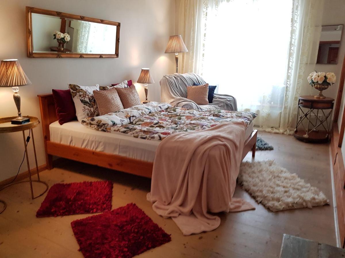 โฮลด์เฮาส์ อพาร์ตเมนต์ Apartment ทาลลินน์ ภายนอก รูปภาพ